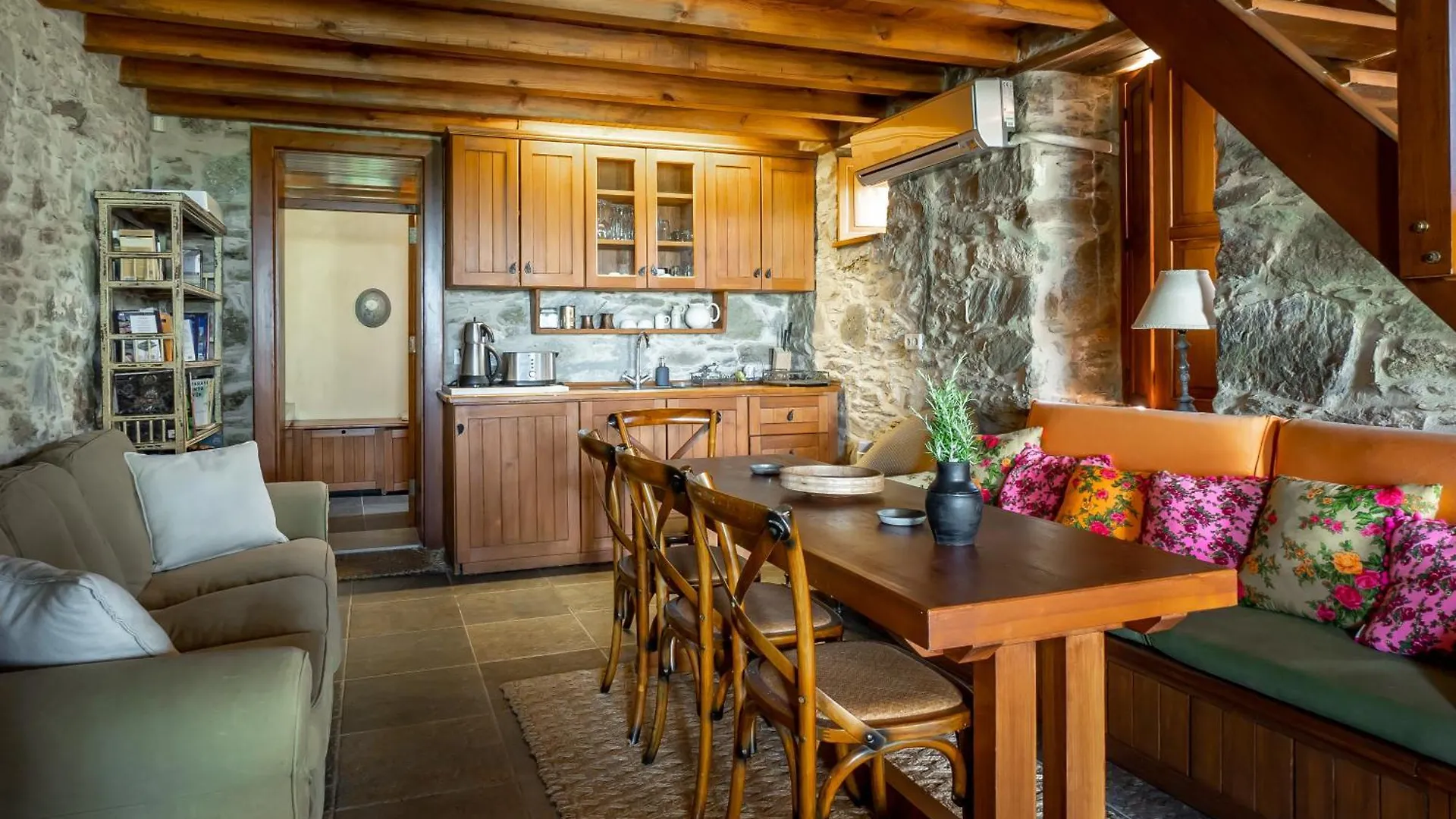 Gullu Konaklari Selcuk Inn